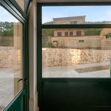 Vikendica Awesome In Polje *