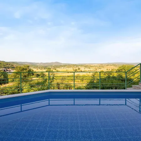 Awesome In Polje Semesterbostad Mirlovic-Polje