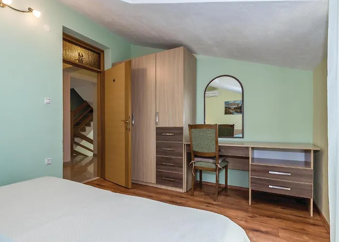 Vakantiehuis Awesome In Polje Mirlovic-Polje