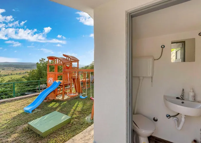 Vakantiehuis Awesome In Polje