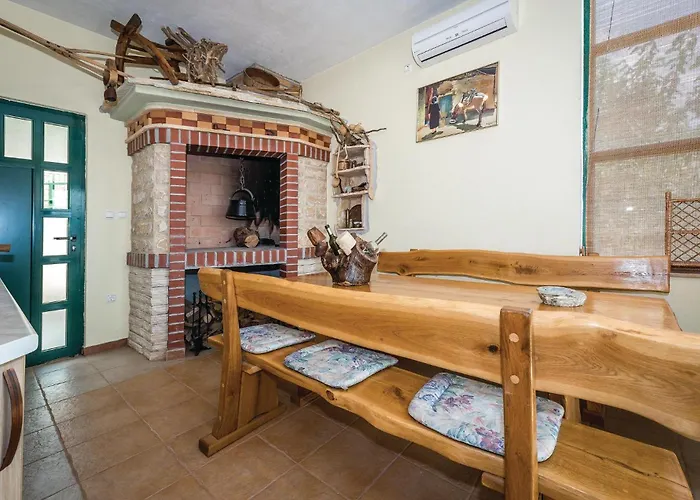 Vakantiehuis Awesome In Polje