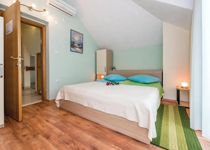 Vakantiehuis Awesome In Polje *