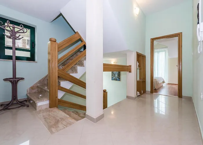 Awesome In Polje Vakantiehuis Mirlovic-Polje