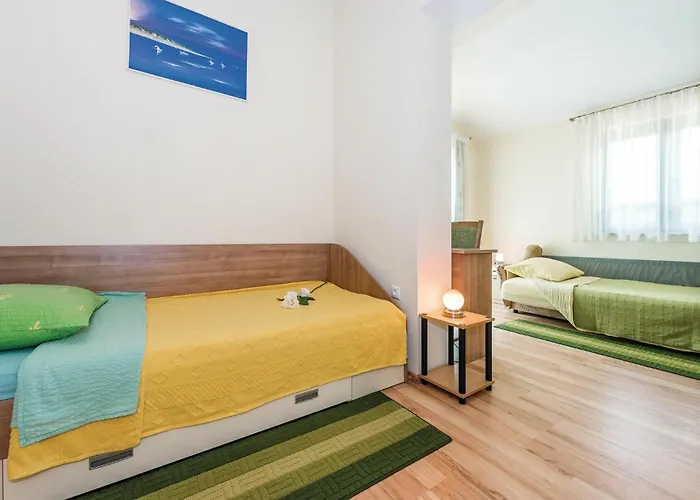 Vakantiehuis Awesome In Polje Mirlovic-Polje