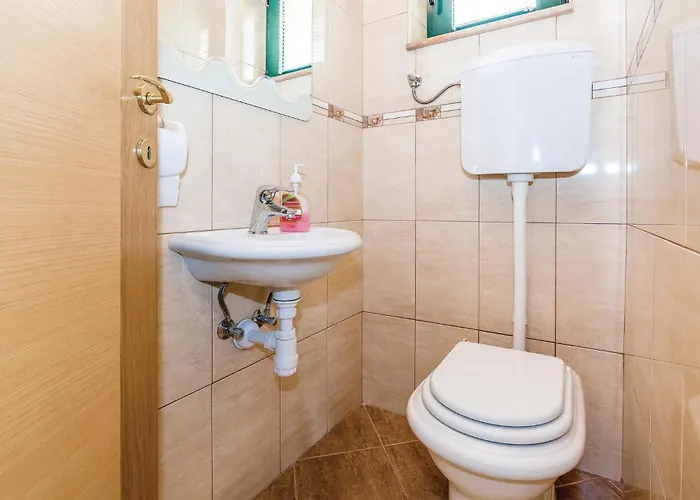 Vakantiehuis Awesome In Polje Mirlovic-Polje