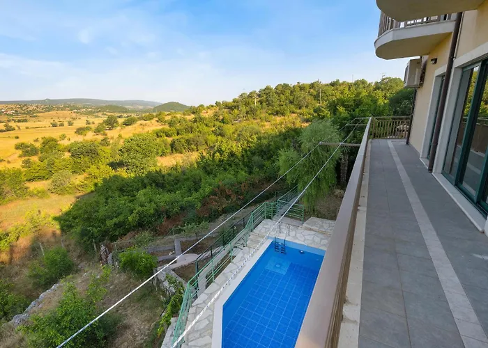 Vakantiehuis Awesome In Polje Mirlovic-Polje